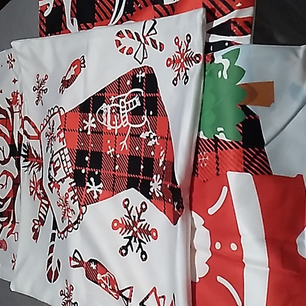 Target 17.5 x 17.5 Christmas throw pillow covers w zippered bottoms. Cotton &